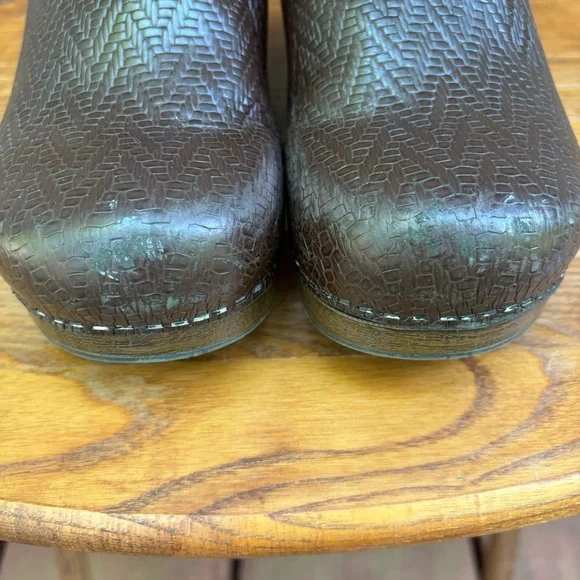Dansko Textured Leather mule Brown Clogs nurse shoes Size 40 (US 9.5) - Picture 9 of 10